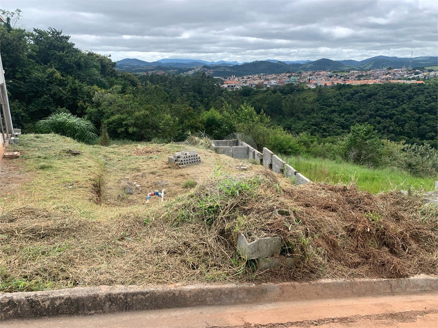 Terreno à venda em Cachoeirinha, Bom Jesus dos Perdões, SP