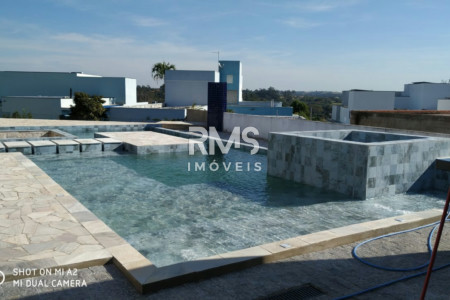 Casa à venda ou para alugar com 3 quartos, sendo 1 suíte,  no condomínio Terras de Mont Serrat, Salto - SP
