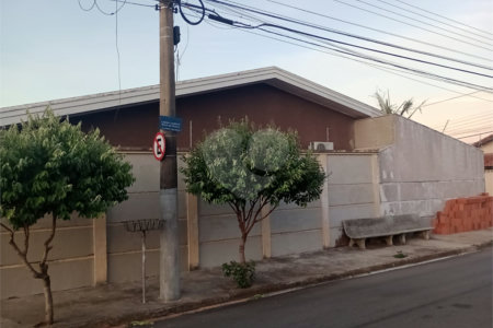Casa à venda ou para alugar com 3 quartos, sendo 1 suíte, em Jardim Alvorada, Itapetininga, SP