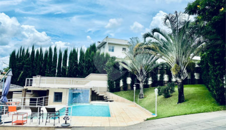 Casa à venda com 3 quartos, sendo 1 suíte,  no condomínio Shambala I, Atibaia - SP