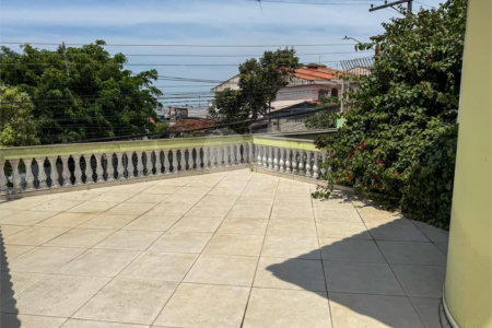 Sobrado à venda com 3 quartos, sendo 1 suíte, em Cidade Líder, São Paulo, SP