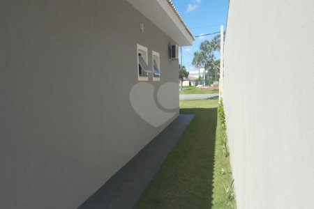 Casa à venda com 4 quartos, sendo 2 suítes, no condomínio Village Ipanema, Araçoiaba da Serra - SP