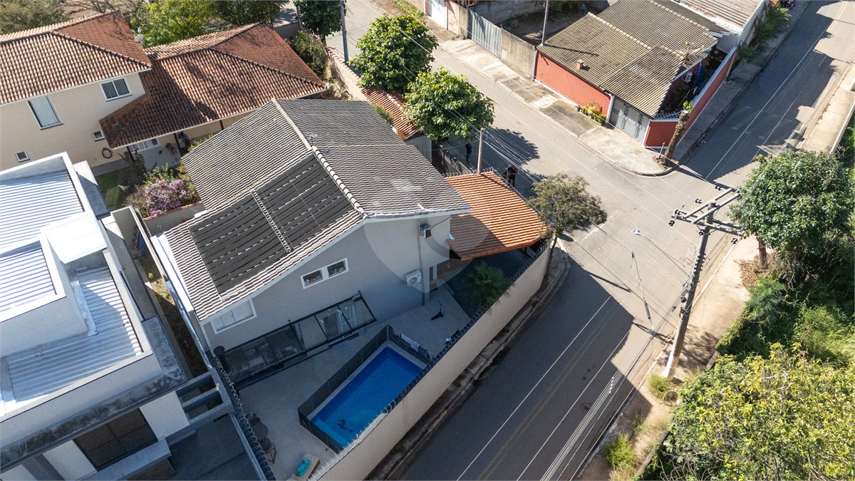 Casa à venda com 3 quartos, sendo 1 suíte, em Jardim Colonial, Atibaia, SP