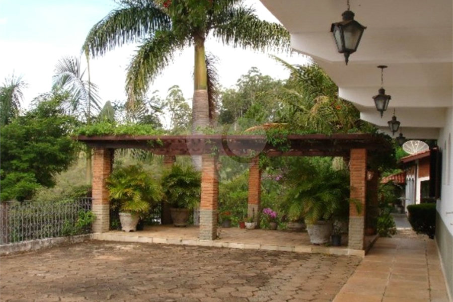 Chácara à venda com 6 quartos, sendo 2 suítes, no Centro, Serra Negra, SP