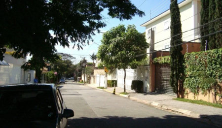 Casa à venda com 3 suítes em Jardim Leonor, São Paulo, SP