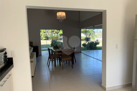 Casa à venda com 3 quartos, sendo 1 suíte, no condomínio Vale do Lago, Sorocaba - SP