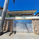 Casa à venda ou para alugar com 4 quartos, sendo 2 suítes,  em Santa Rosa, Vinhedo, SP