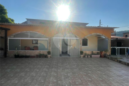 Casa à venda com 2 quartos, sendo 1 suíte, em Cosmos, Rio de Janeiro, RJ