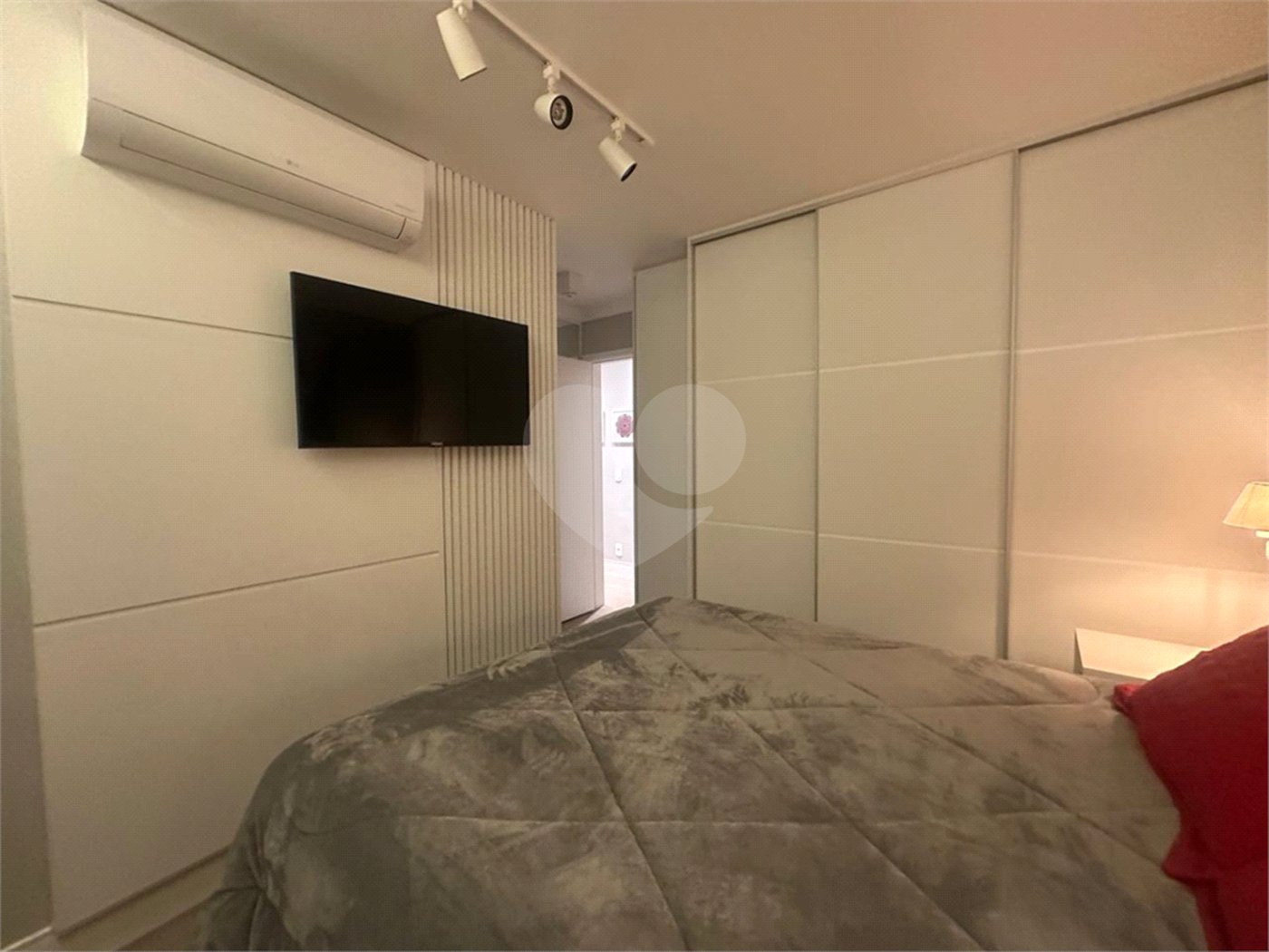 Apartamento à venda com 3 quartos, sendo 2 suítes, em Santo Amaro, São Paulo, SP