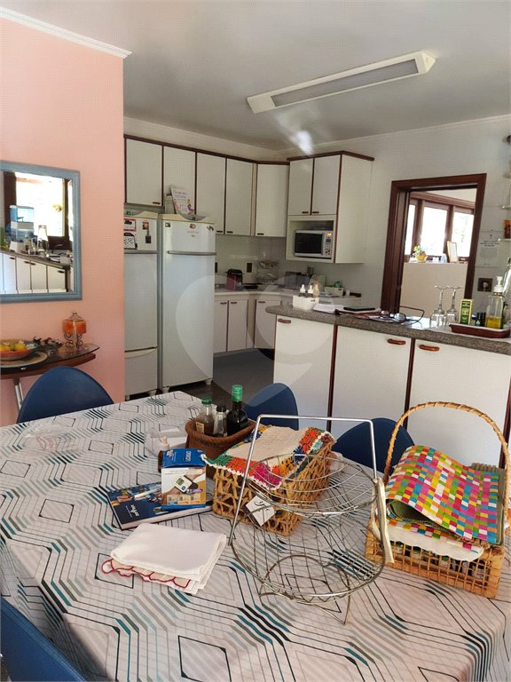 Sobrado à venda com 4 quartos, sendo 1 suíte, em Serra da Cantareira, Mairiporã, SP