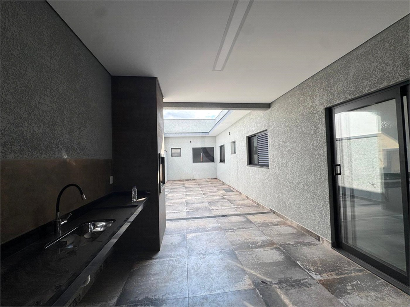 Casa à venda com 3 quartos, sendo 1 suíte, no condomínio Residencial Villagio Wanel, Sorocaba - SP