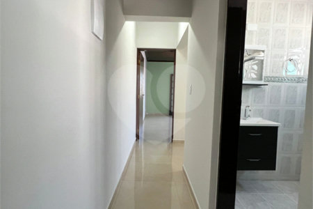 Sobrado à venda com 3 quartos, sendo 1 suíte, em Conjunto Habitacional Brás Cubas, Mogi das Cruzes, SP