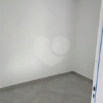 Apartamento com 48m², distribuídos em 2 dormitórios, sala, cozinha e 1 banheiro.