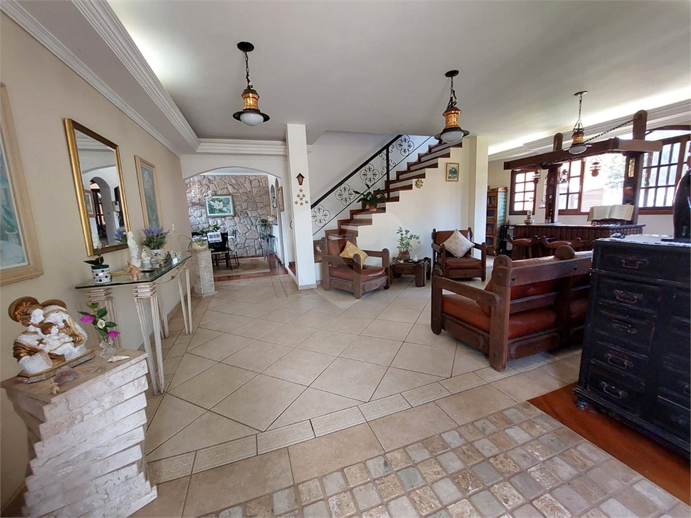 Casa à venda ou para alugar com 5 quartos, sendo 1 suíte, em Cumbari, Mairiporã, SP