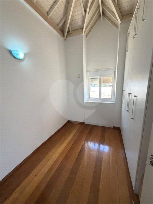 Casa à venda com 4 quartos, sendo 2 suítes, no condomínio Milennium, Valinhos - SP