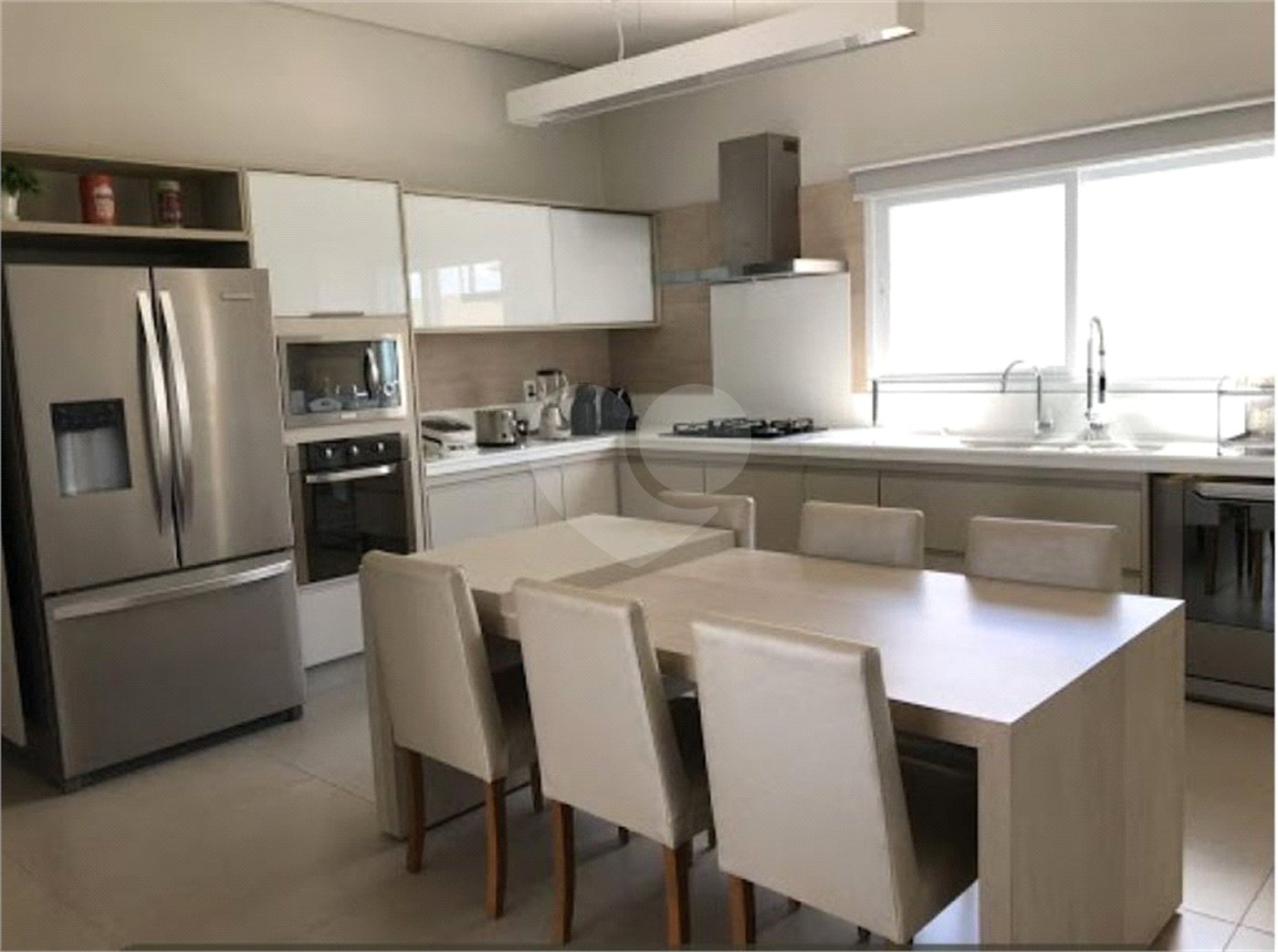 Casa à venda com 3 quartos, sendo 1 suíte, no condomínio Residencial Central Parque, Salto - SP