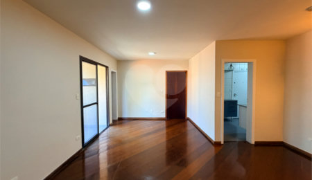 Apartamento à venda com 3 quartos, sendo 1 suíte,  em Alto da Boa Vista, São Paulo, SP