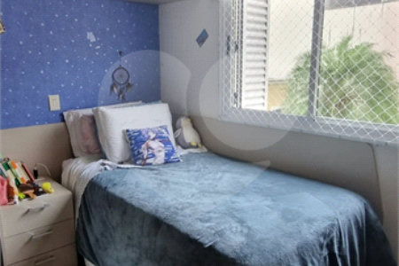 Casa à venda com 4 quartos, sendo 2 suítes, no condomínio Casas de Windsor, São Paulo - SP