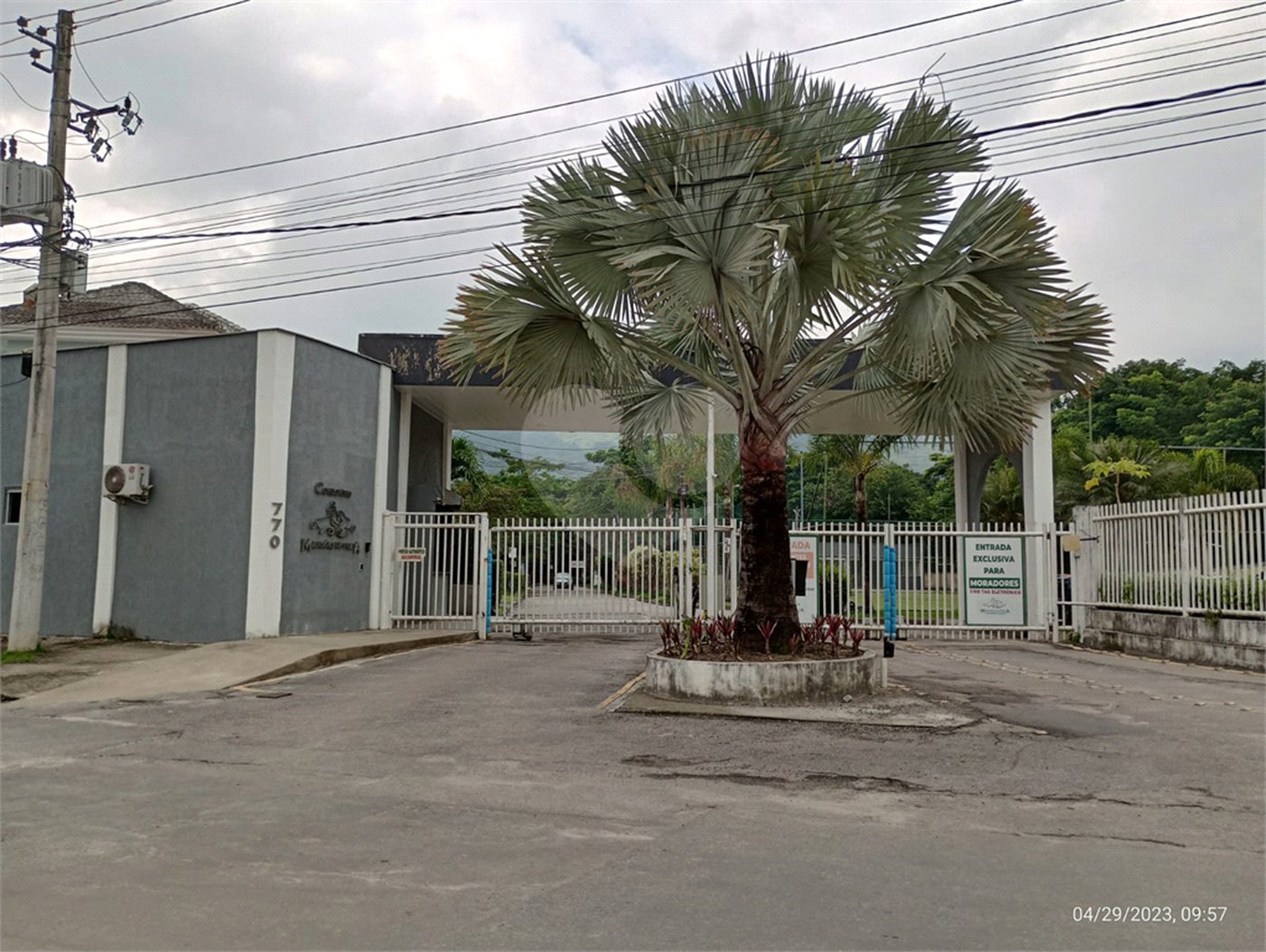 Casa à venda com 5 quartos, sendo 3 suítes, no condomínio Mansões da Prata, Rio de Janeiro - RJ