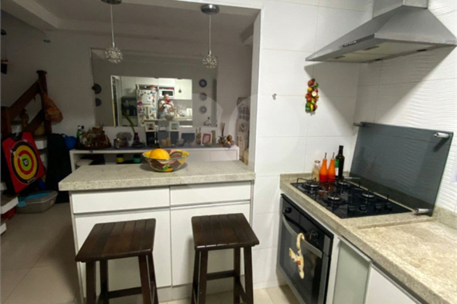 Casa à venda com 3 quartos, sendo 1 suíte, no condomínio Residencial Santa Teresinha, São Paulo - SP