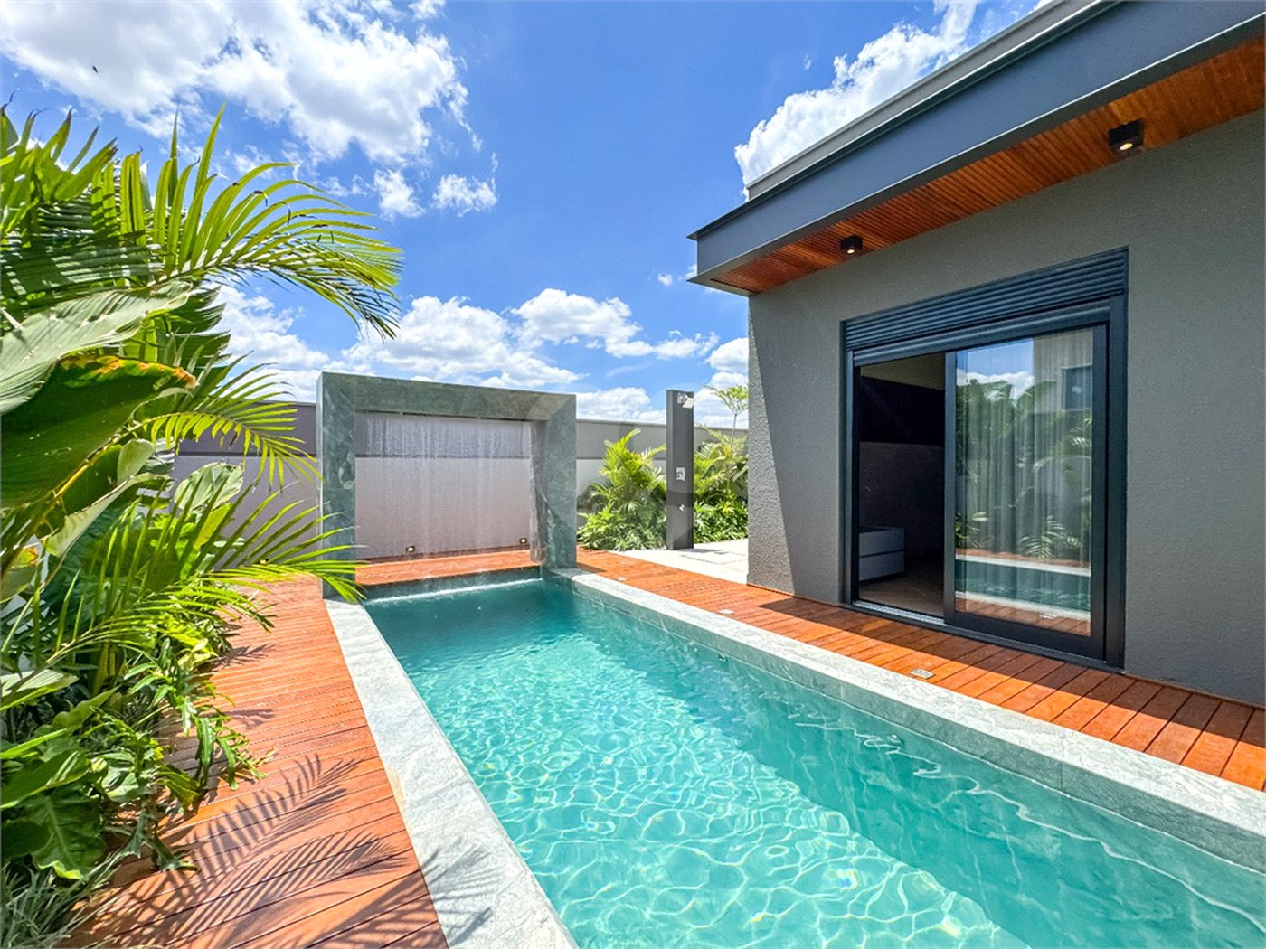 Casa à venda com 3 suítes no condomínio Villa dos Pinheiros, Indaiatuba - SP