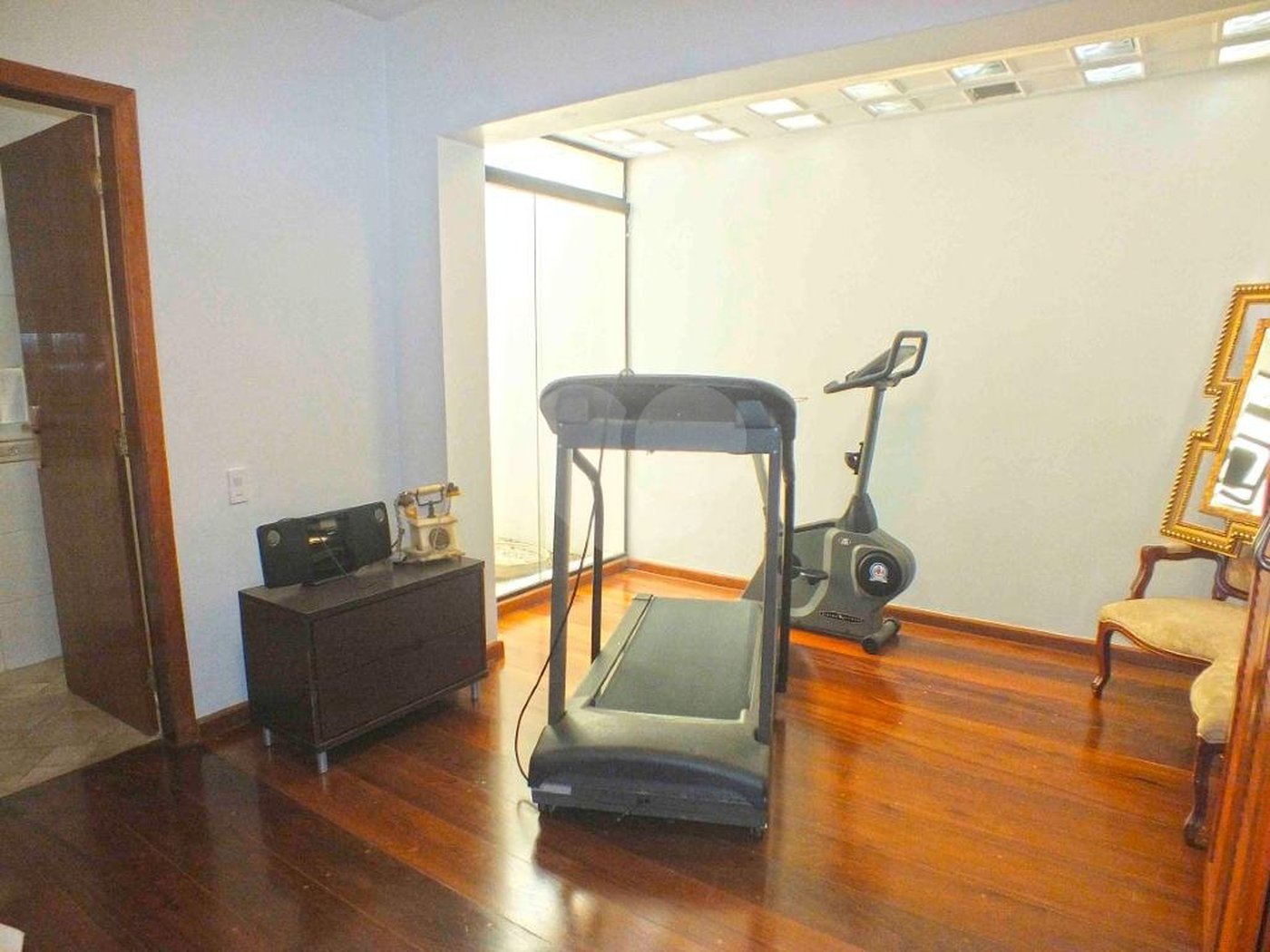 Casa à venda com 5 suítes no condomínio Vilaggio Monte Alegre, São Paulo - SP