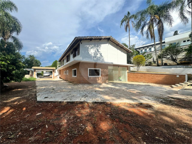 Casa à venda com 5 quartos, sendo 2 suítes,  no condomínio Sausalito, Mairiporã - SP