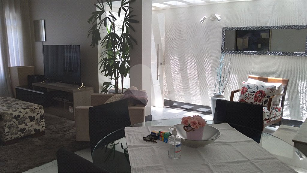 Sobrado à venda com 4 quartos em Tremembé, São Paulo, SP