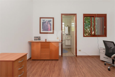 Casa à venda com 4 quartos, sendo 3 suítes, em Vila Pirajussara, São Paulo, SP