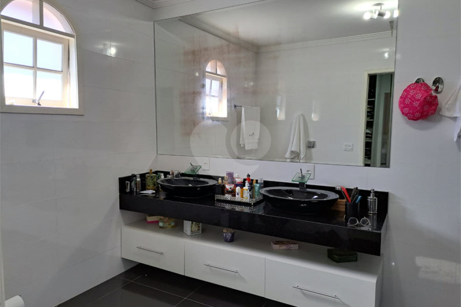 Sobrado à venda com 4 quartos, sendo 2 suítes, em Jaraguá, São Paulo, SP