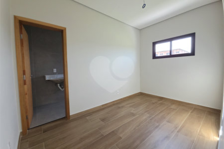 Casa à venda com 4 quartos, sendo 3 suítes, no condomínio Village Ipanema 2, Araçoiaba da Serra - SP