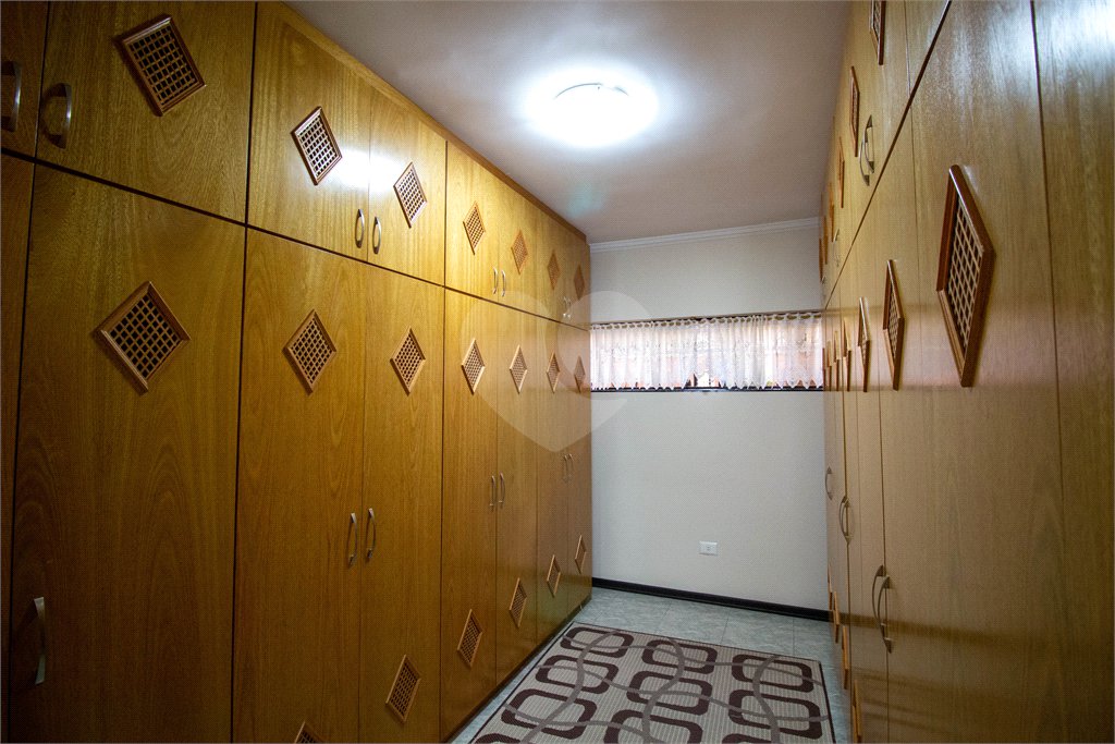Sobrado à venda com 5 quartos, sendo 3 suítes, no Centro, São Roque, SP