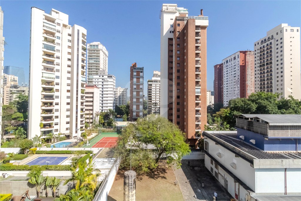 Apartamento à venda com 3 suítes em Itaim Bibi, São Paulo, SP