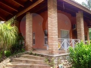 Sobrado à venda com 4 quartos, sendo 2 suítes, em Alpes da Cantareira, Mairiporã, SP