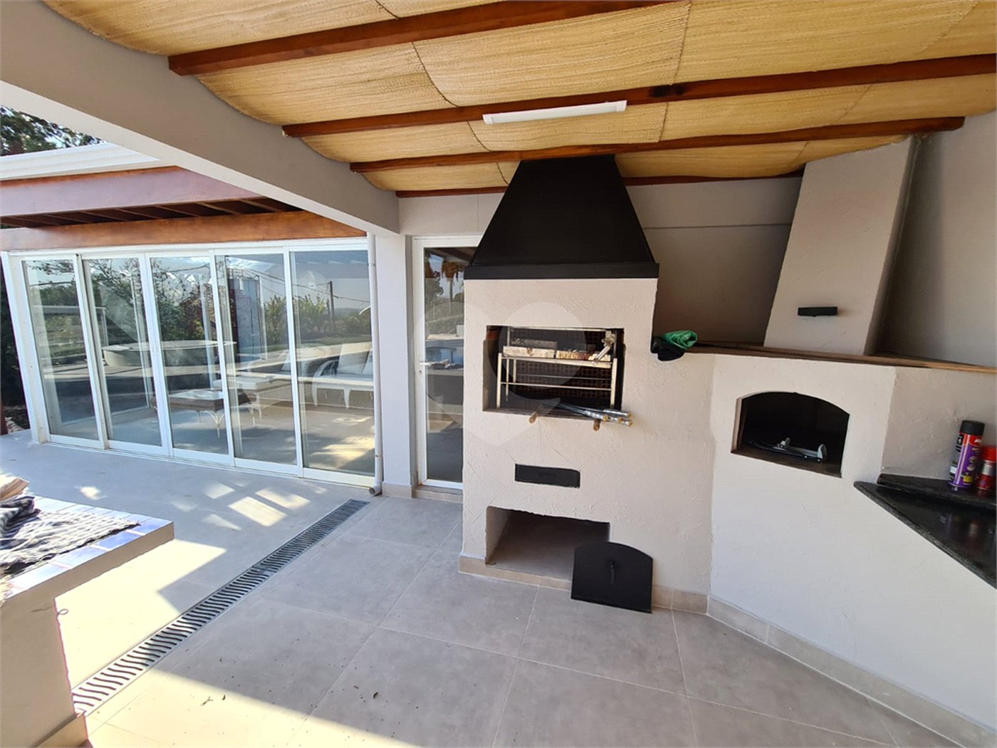 Casa à venda com 3 suítes no condomínio Estância Marambaia, Vinhedo - SP
