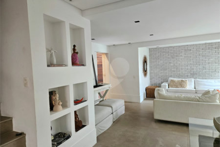 Casa à venda com 4 quartos, sendo 2 suítes,  no condomínio Villa Luxis, São Paulo - SP