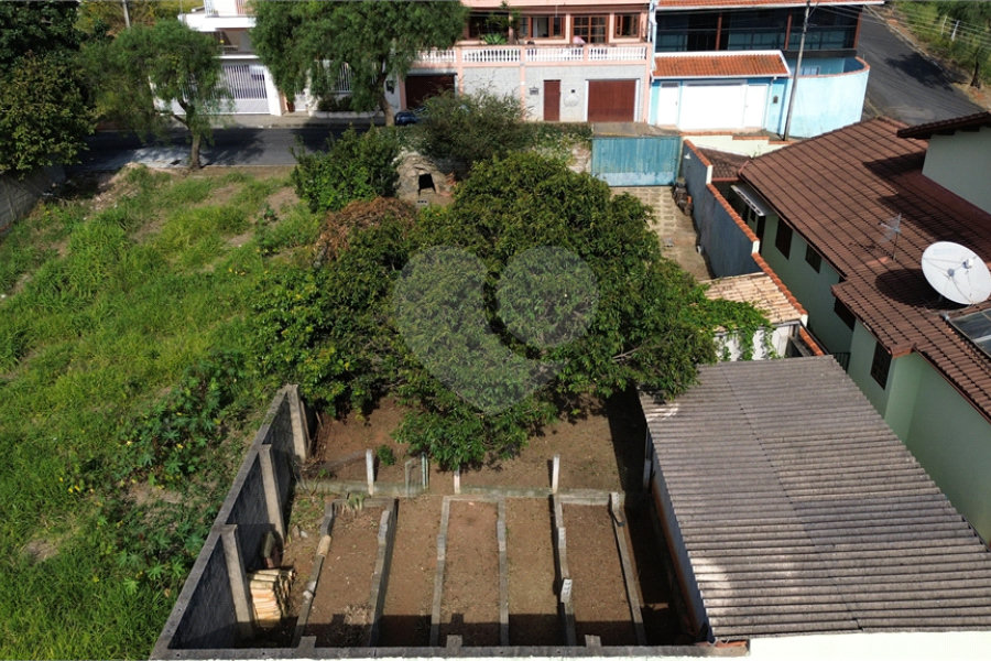 Casa à venda com 3 quartos, sendo 1 suíte, no Centro, Extrema, MG