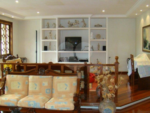 Sobrado à venda com 4 quartos, sendo 2 suítes,  em Alto da Boa Vista, São Paulo, SP