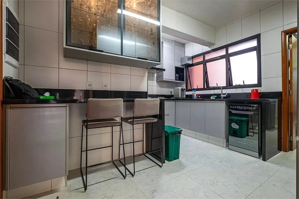 Apartamento à venda com 3 quartos, sendo 1 suíte,  em Jardim das Bandeiras, São Paulo, SP