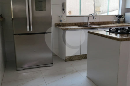 Casa à venda com 4 quartos, sendo 3 suítes, no condomínio Residencial Nelson Pinto, Rio de Janeiro - RJ