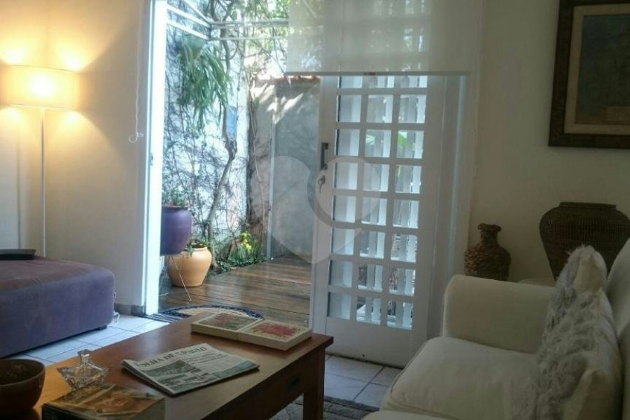 Sobrado à venda com 3 quartos, sendo 2 suítes, em Artur Alvim, São Paulo, SP