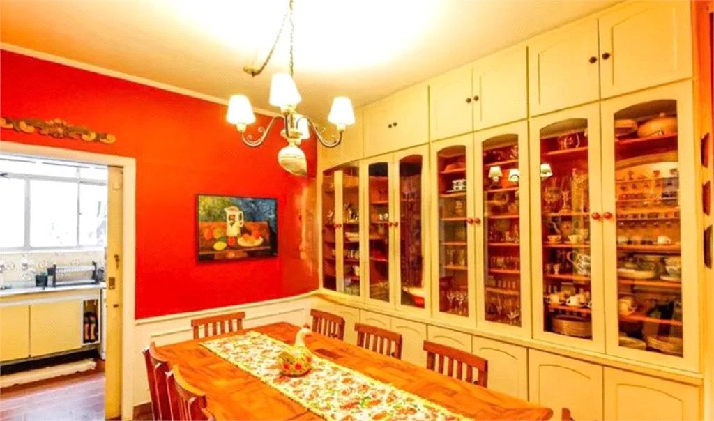 Sobrado à venda com 4 quartos, sendo 1 suíte, em Vila Cordeiro, São Paulo, SP