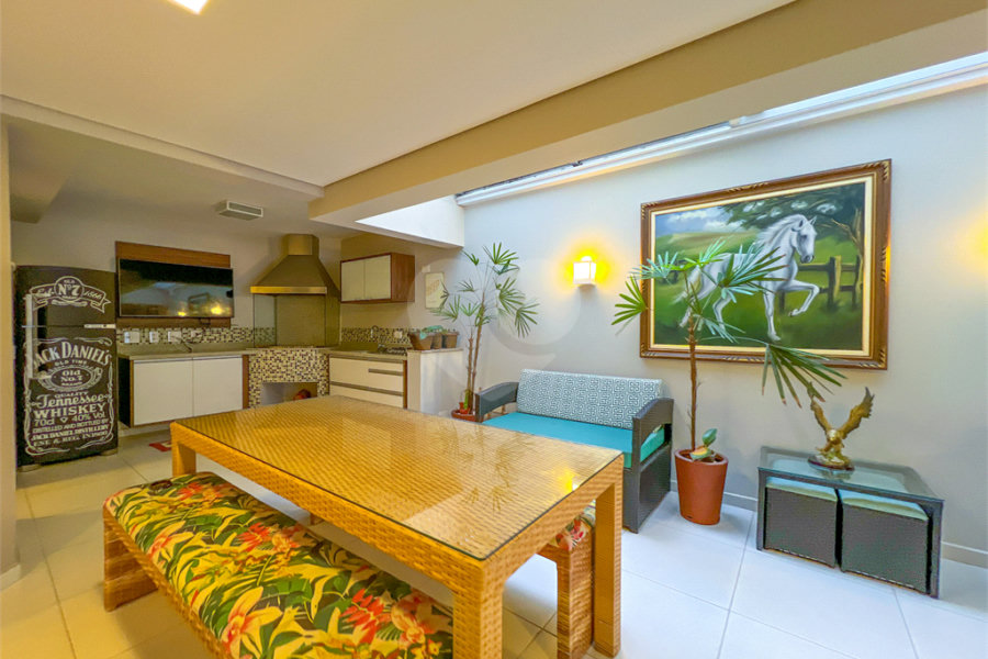 Casa à venda com 4 quartos, sendo 2 suítes,  no condomínio Floradas da Serra, São Paulo - SP