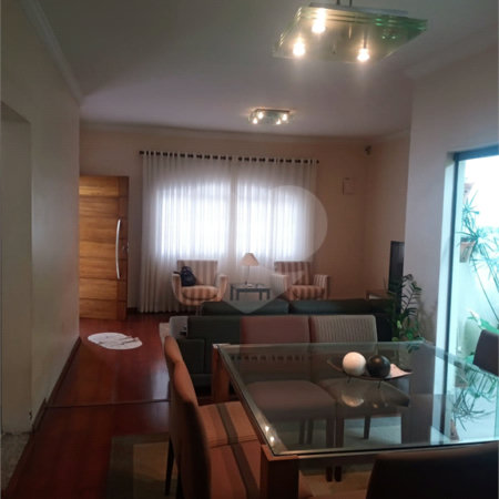 Sobrado à venda com 3 quartos, sendo 1 suíte, no Centro, Biritiba-mirim, SP