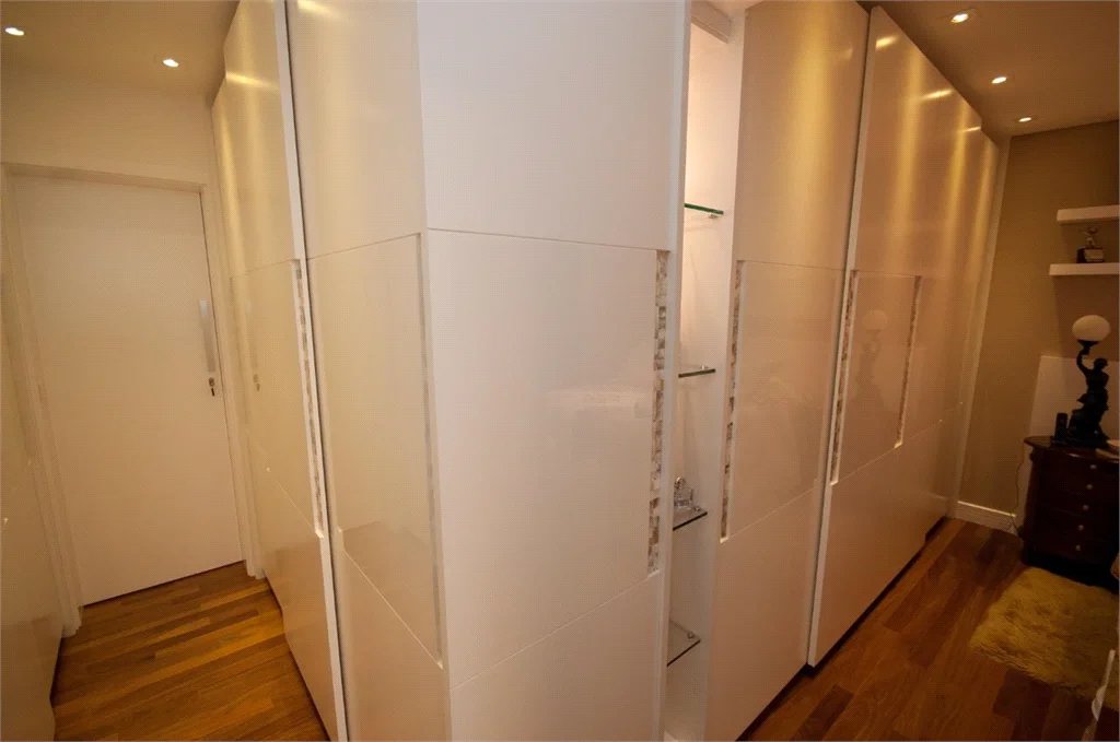 Apartamento à venda com 4 quartos, sendo 3 suítes, em Vila Romana, São Paulo, SP