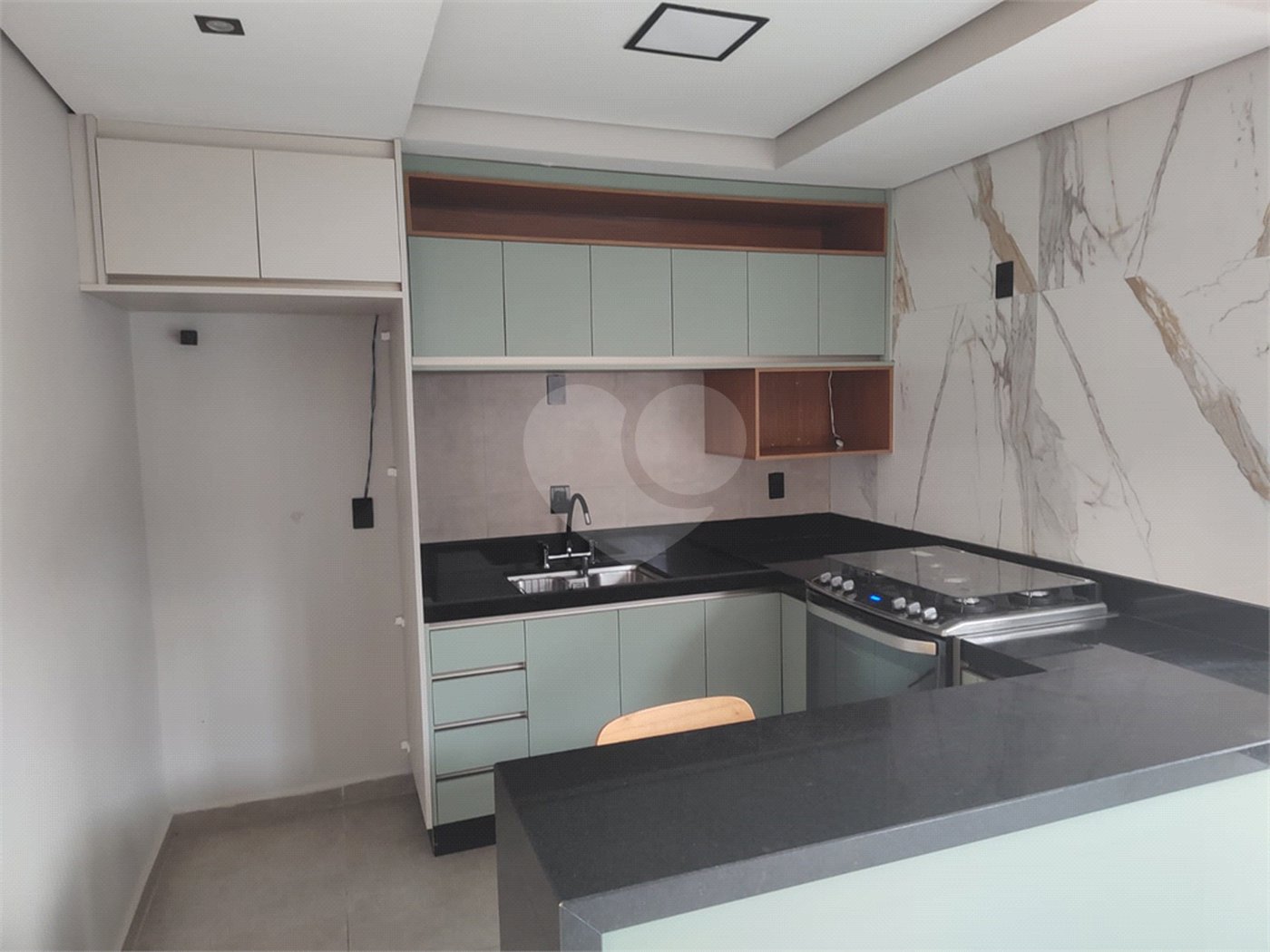 Casa à venda com 2 suítes no condomínio Vue 26, Atibaia - SP