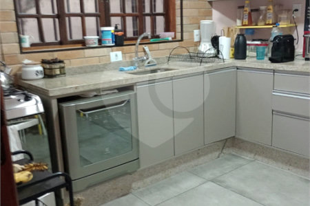Sobrado à venda com 3 quartos, sendo 1 suíte, em Jardim Guairaca, São Paulo, SP