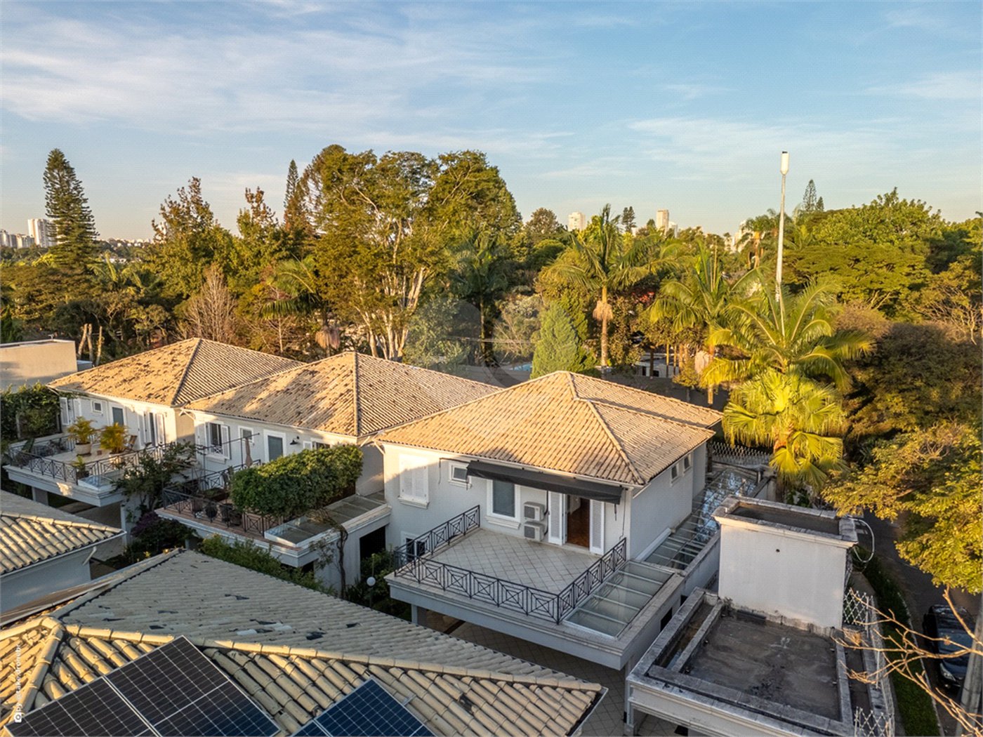 Casa à venda com 4 suítes no condomínio Saint Germain, São Paulo - SP