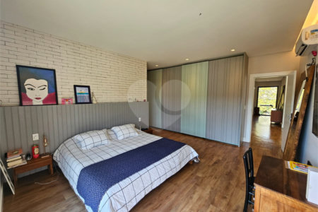 Casa à venda com 4 suítes no condomínio Residencial Itahyê, Santana de Parnaíba - SP