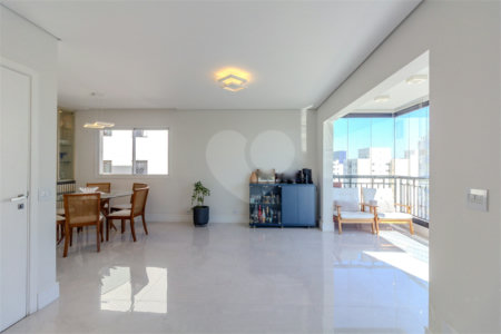 Apartamento à venda com 3 suítes em Vila Ipojuca, São Paulo, SP